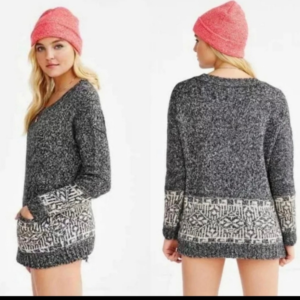 ECOTE URBAN OUTFITTERS sweater.   #3833